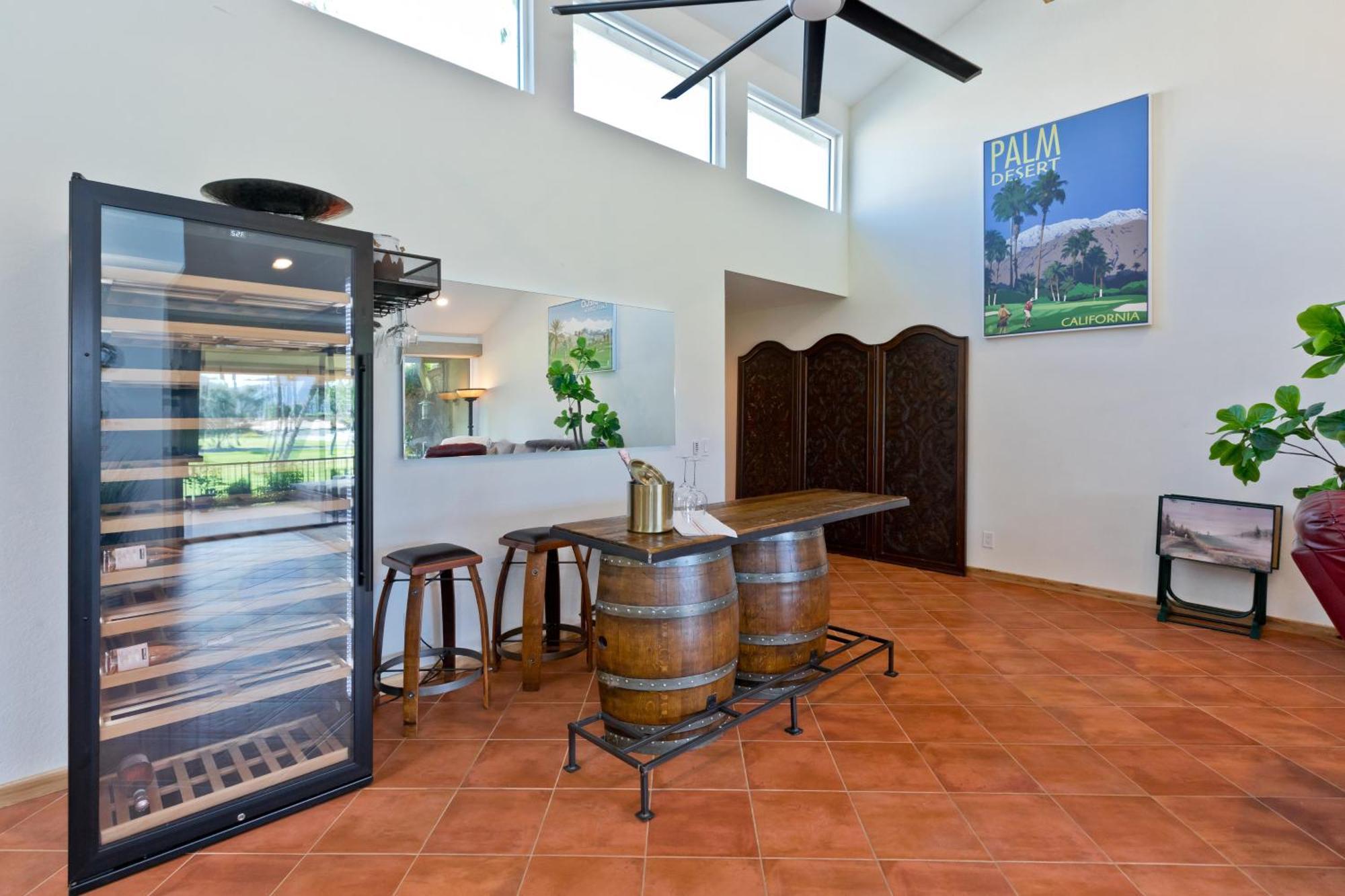 Spectacular With Private Golf Privileges Includes Golf Cart On Monterey Country Club !! * Palm Desert