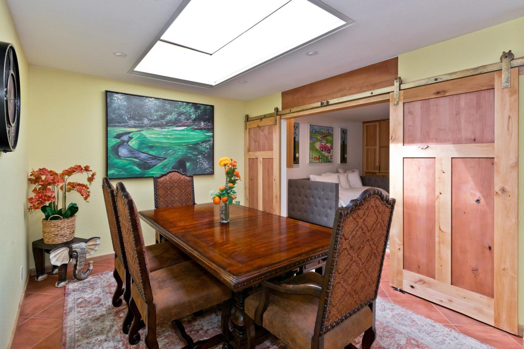 Spectacular With Private Golf Privileges Includes Golf Cart On Monterey Country Club !! Palm Desert