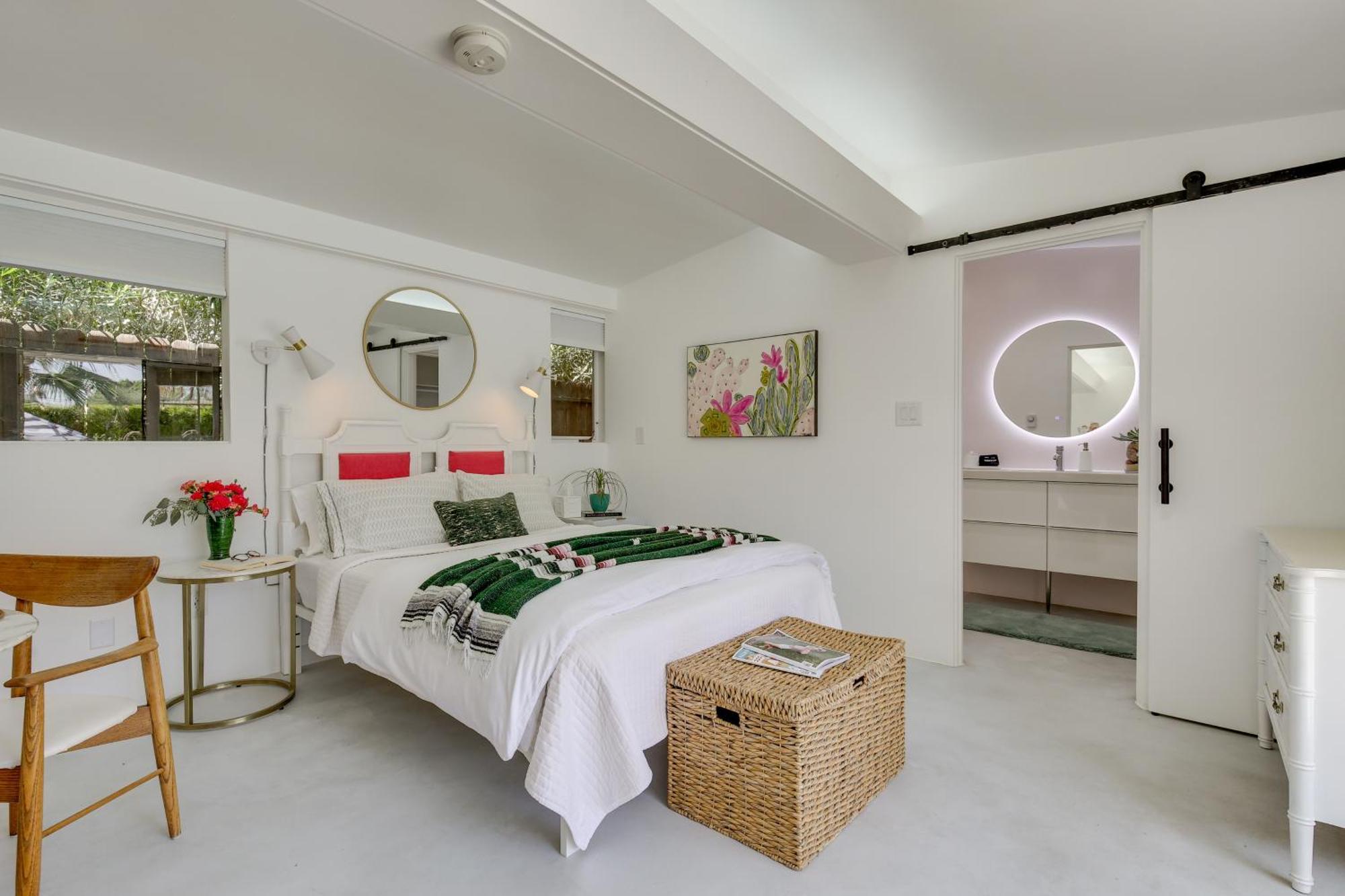 5 Blocks To El Paseo Casita With Pool *