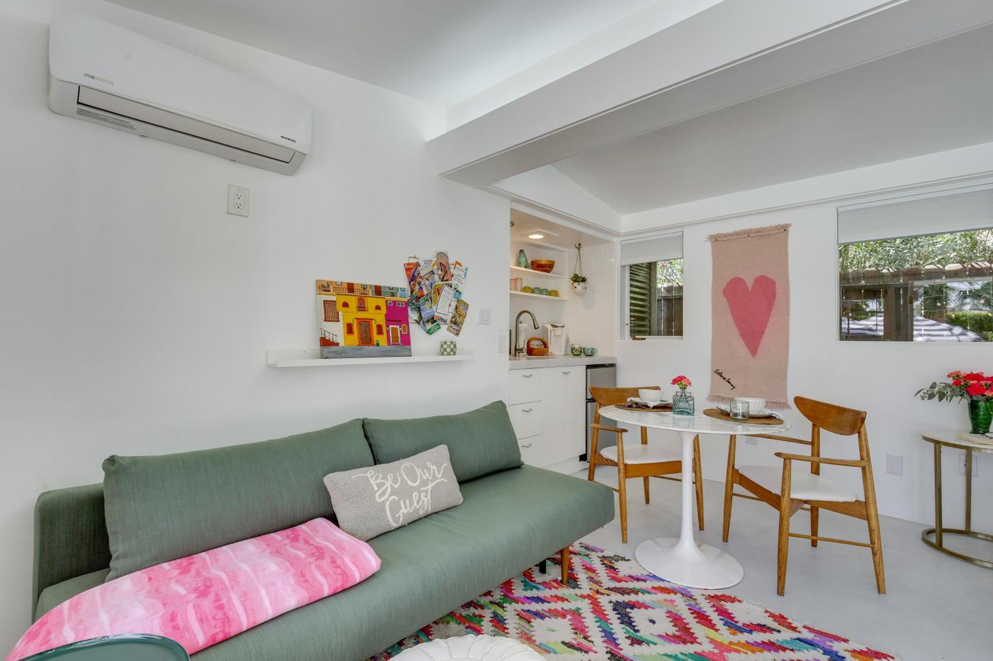 5 Blocks To El Paseo Casita With Pool * Palm Desert