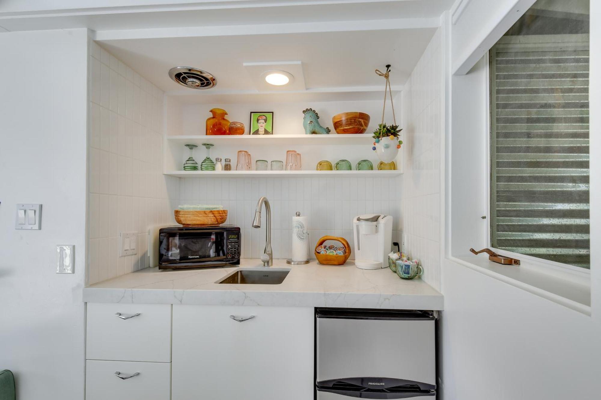 5 Blocks To El Paseo Casita With Pool *