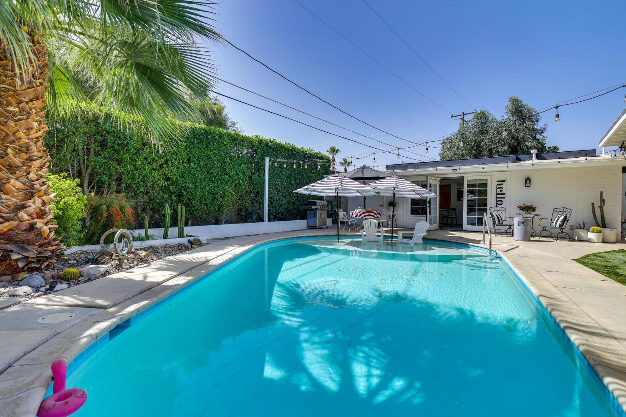 5 Blocks To El Paseo Casita With Pool