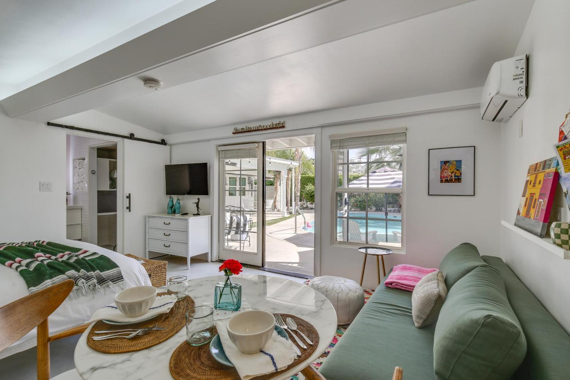 Apartment 5 Blocks To El Paseo Casita With Pool