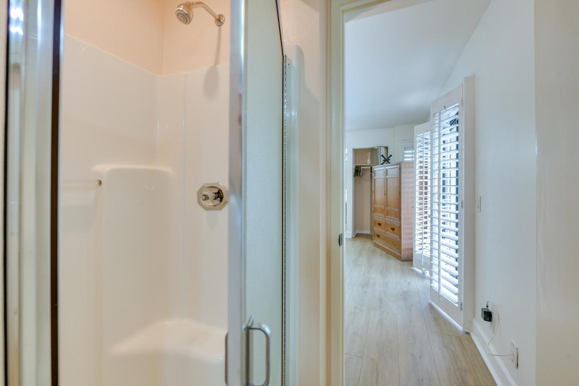 Quiet Workspace And Pool Access! Apartment *