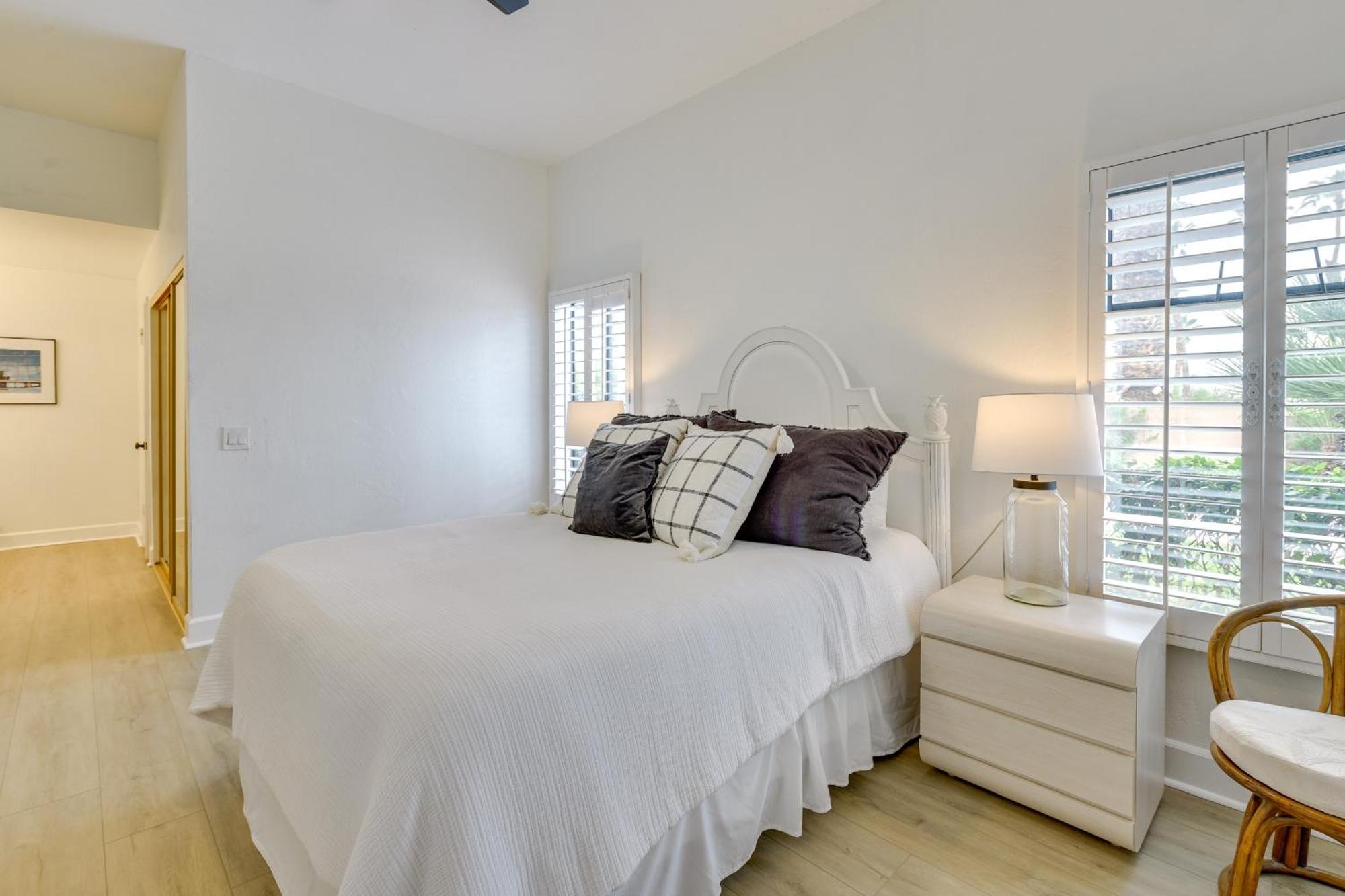 Quiet Workspace And Pool Access! Palm Desert