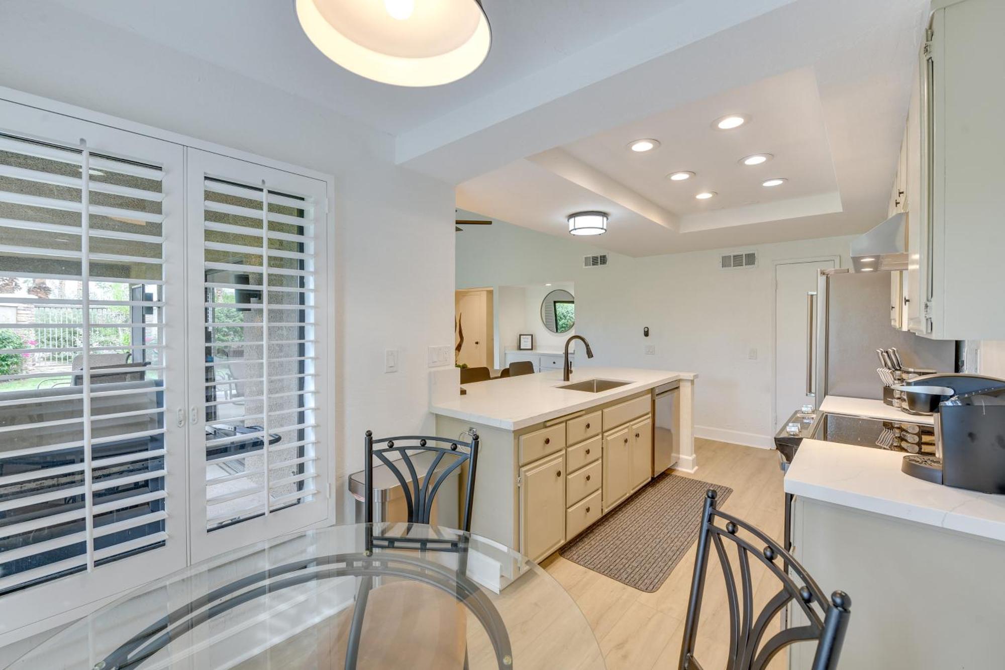 Quiet Workspace And Pool Access! Apartment *