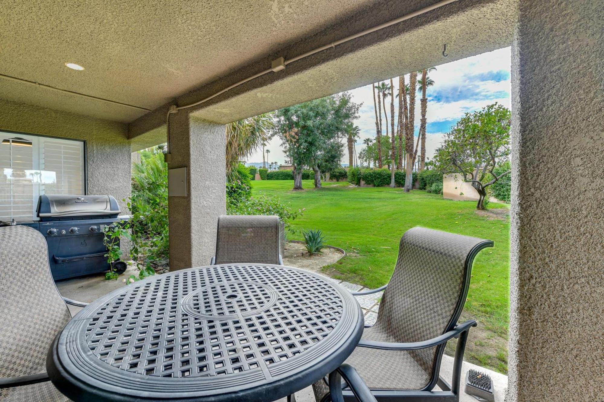 Quiet Workspace And Pool Access! Apartment Palm Desert