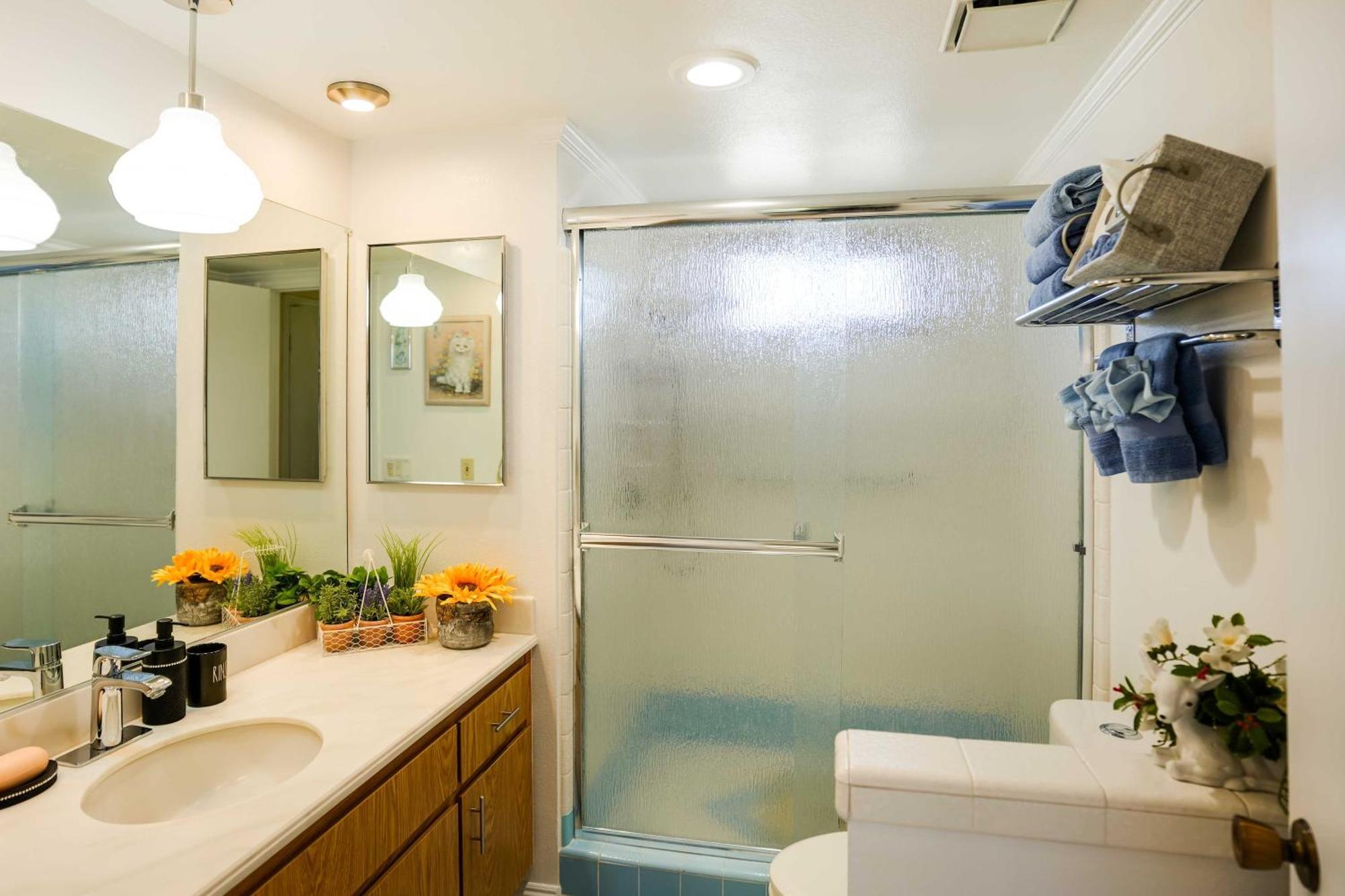 - Golf Course View And Pool Access Apartment *