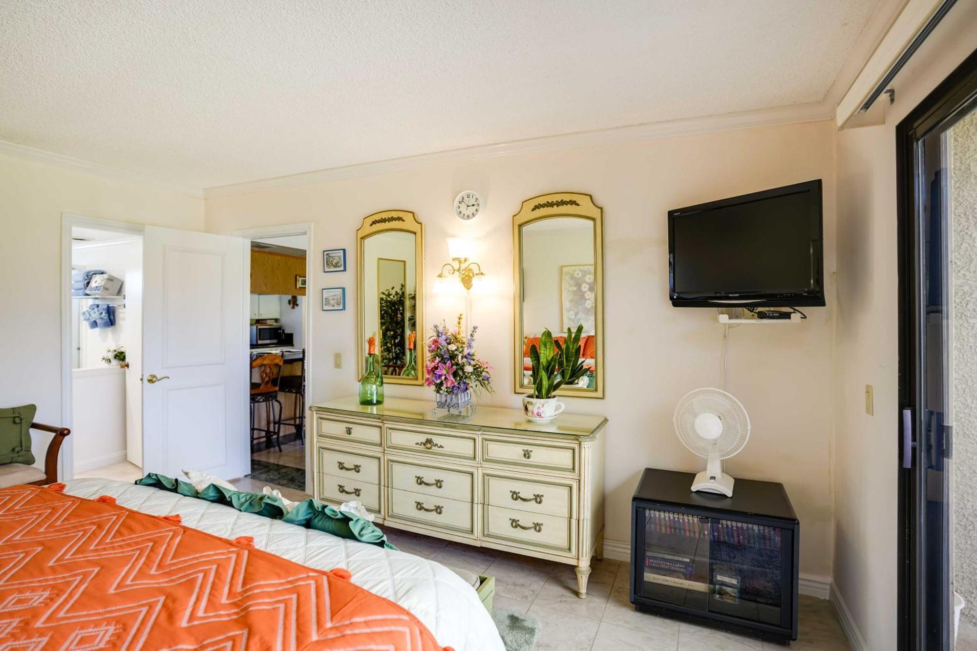 - Golf Course View And Pool Access * Palm Desert