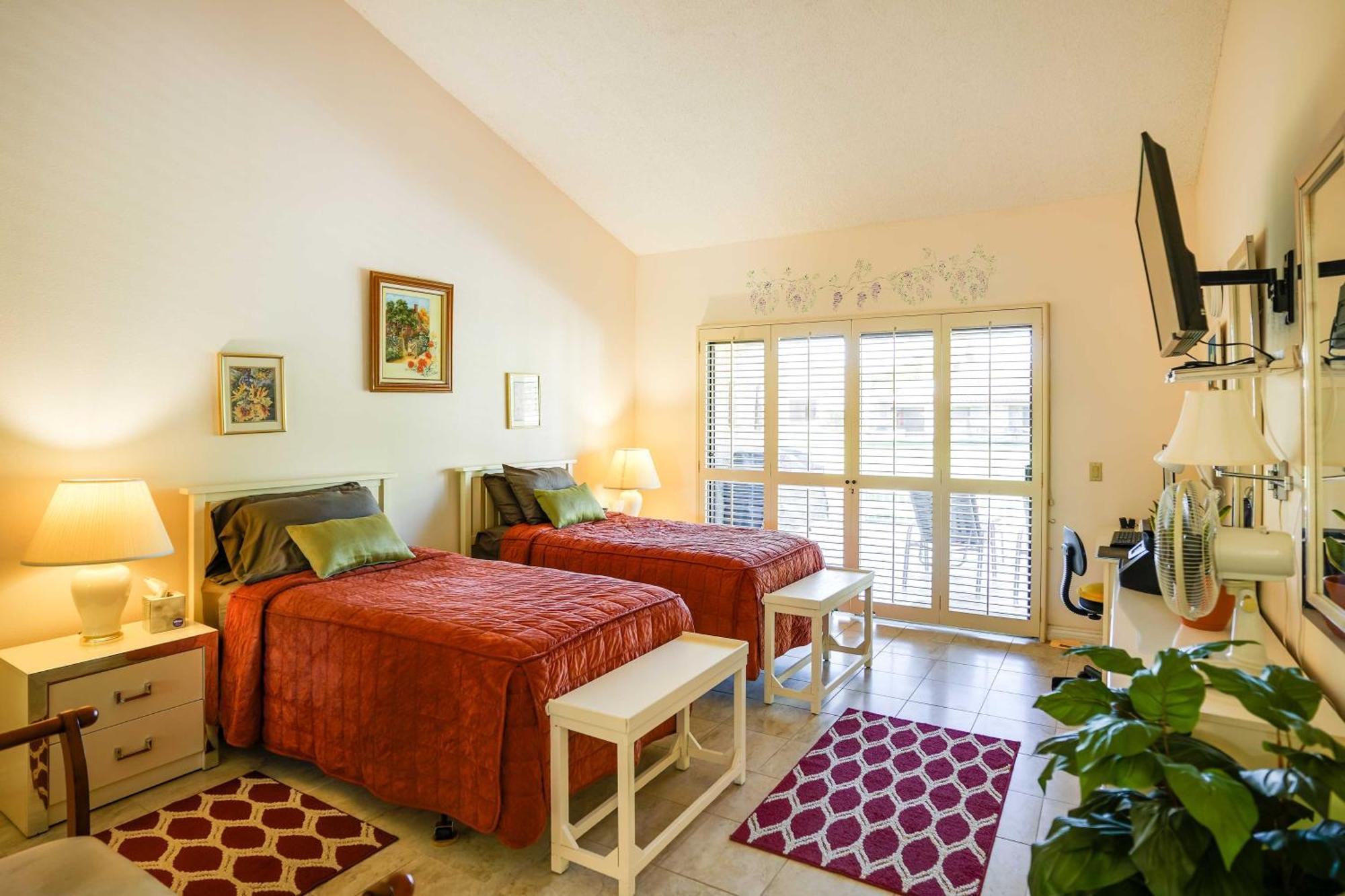 Apartment - Golf Course View And Pool Access