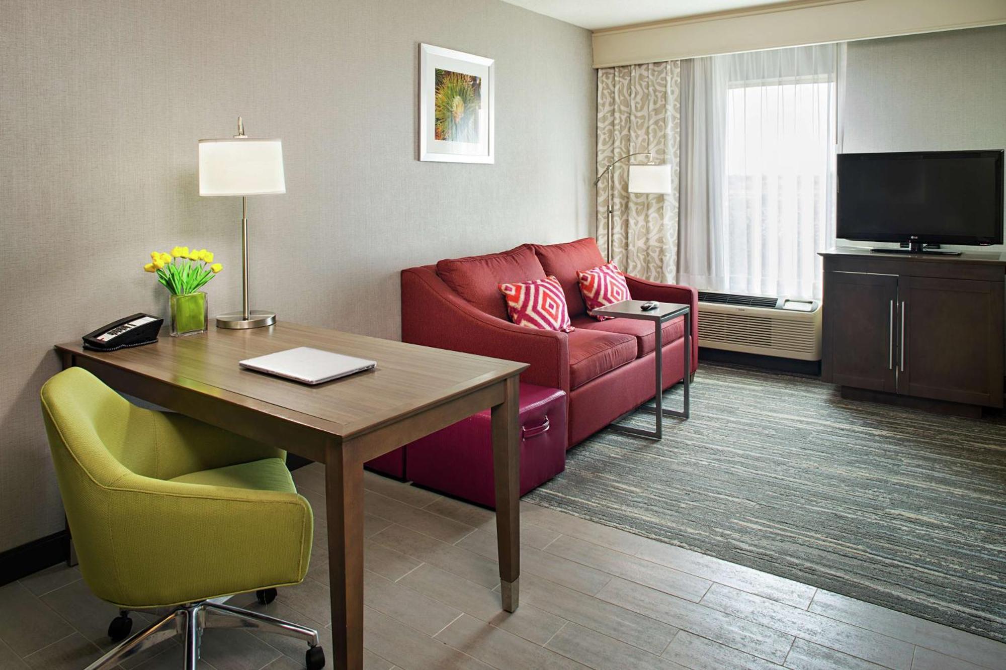 Hampton & Hotel Palm Desert