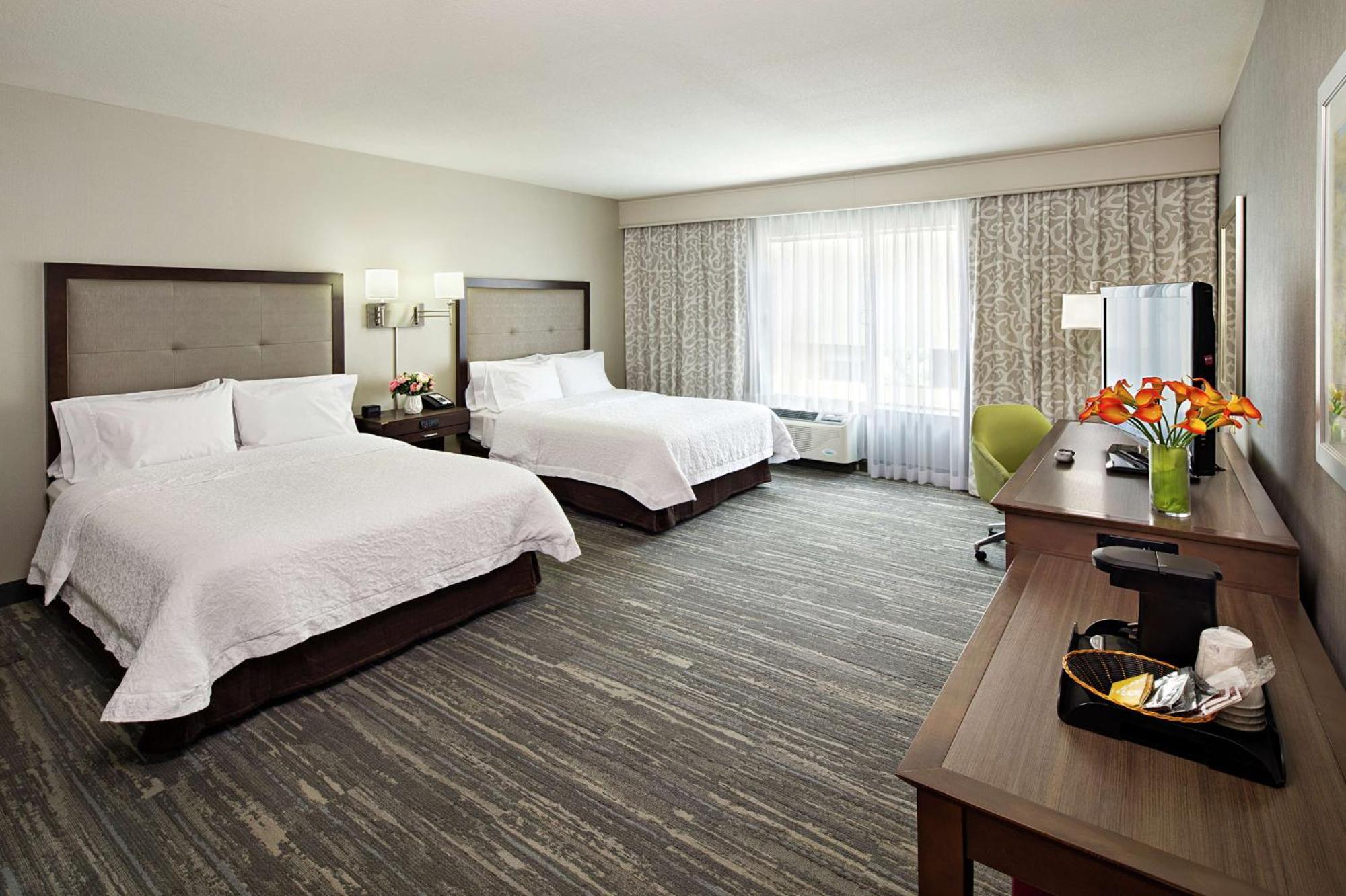Hampton & 3* Palm Desert