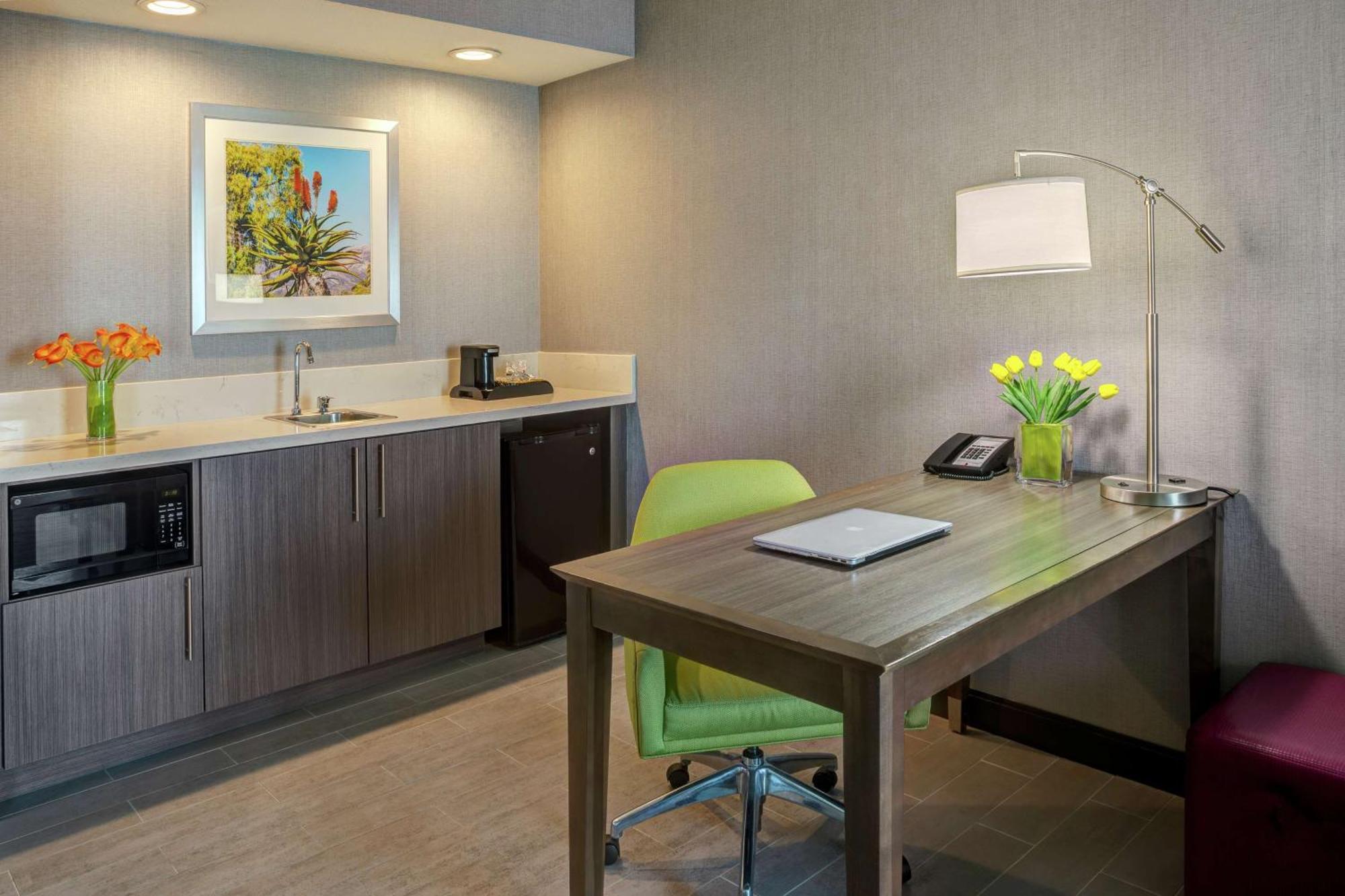 Hotel Hampton & 3*