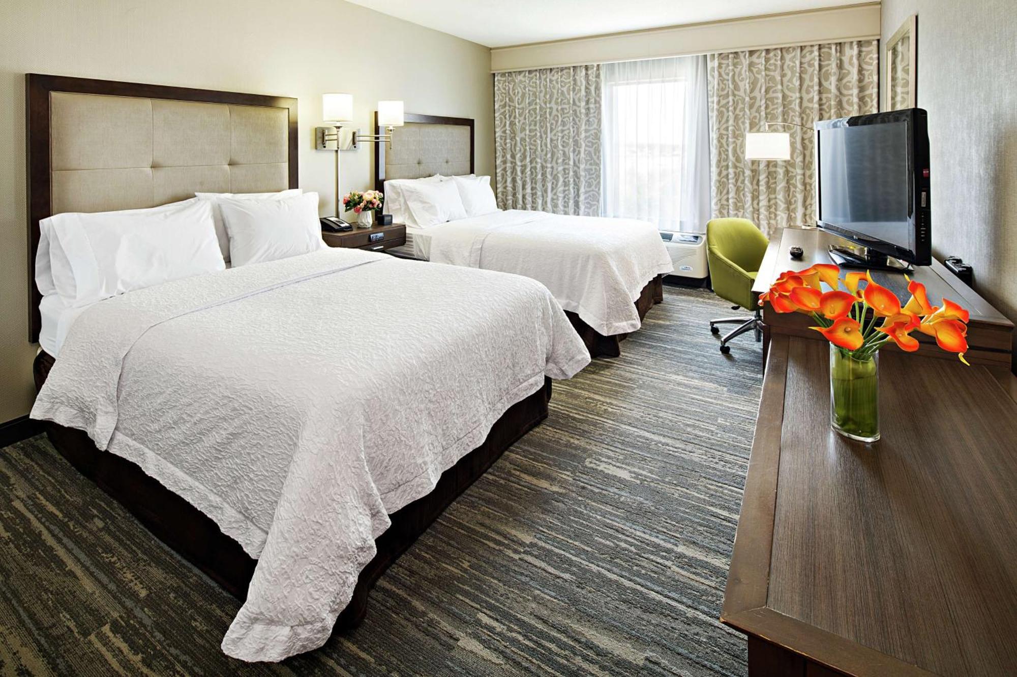 Hampton & Hotel