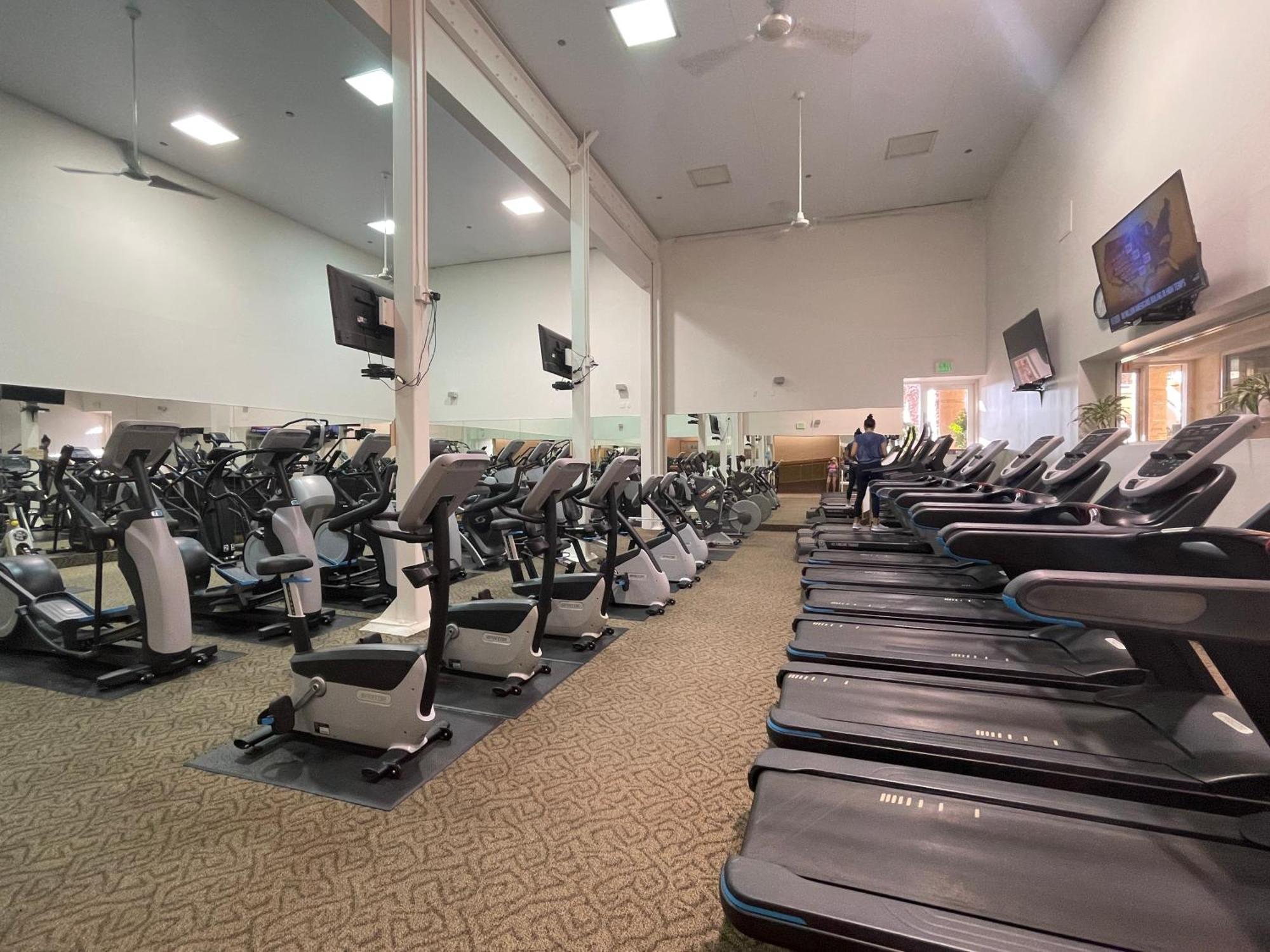 Holiday home Palm Valley Country Club, Pickleball, Tennis, Gym, Clubhouse, Swimming Pools, Lux, Spac 2 Bdrms Den 2 Ba *