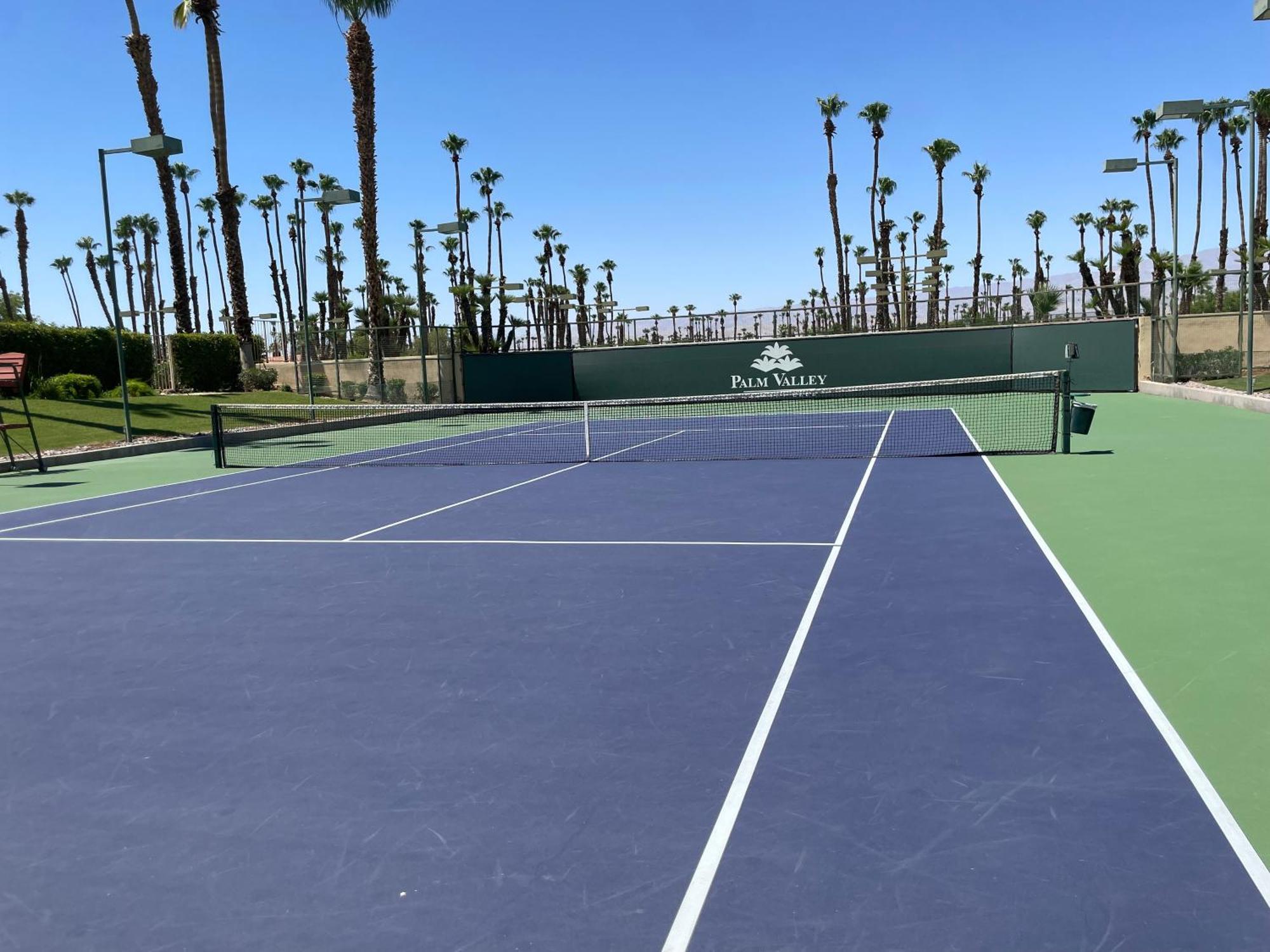 Palm Valley Country Club, Pickleball, Tennis, Gym, Clubhouse, Swimming Pools, Lux, Spac 2 Bdrms Den 2 Ba Holiday home