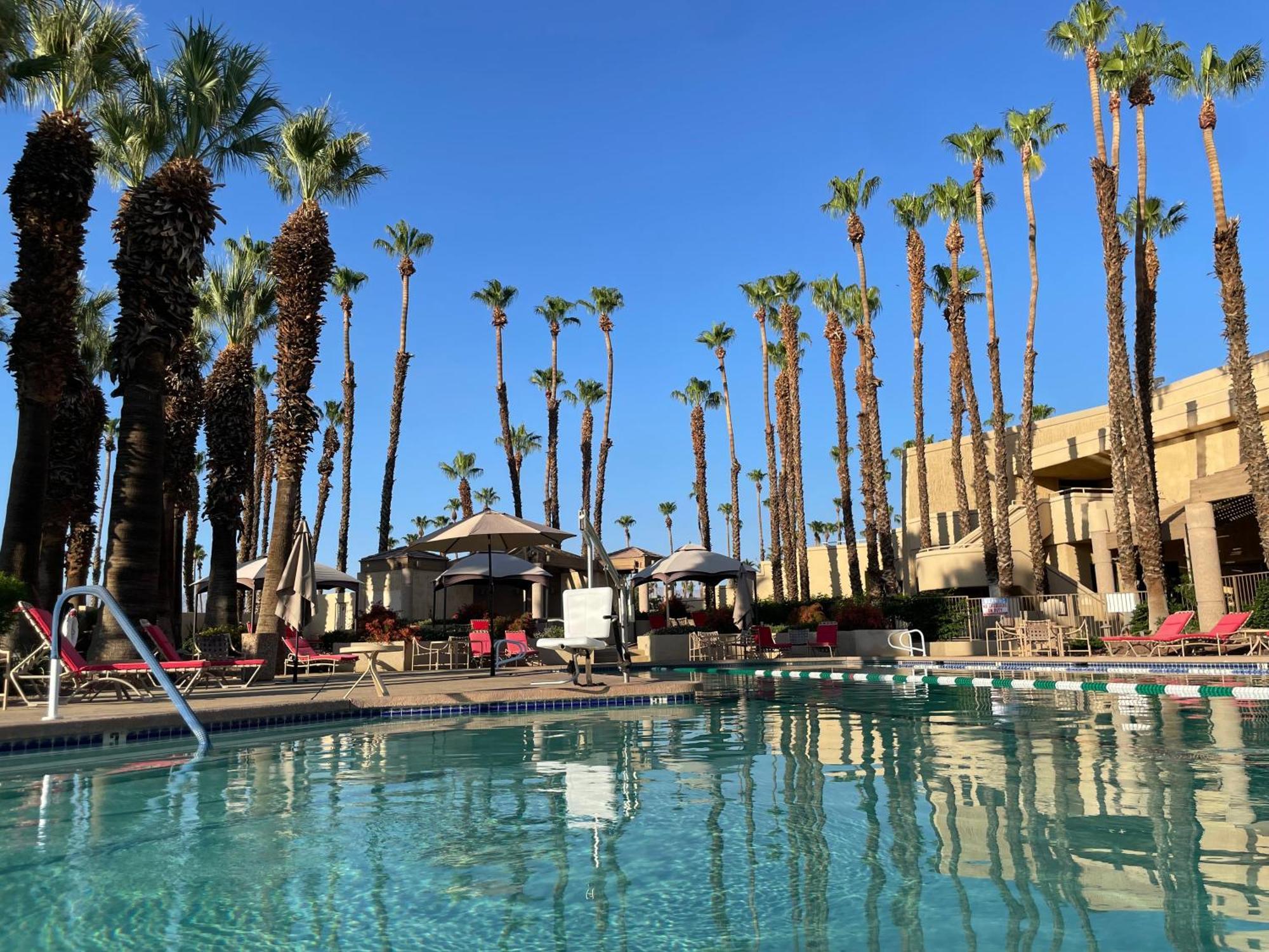 Palm Valley Country Club, Pickleball, Tennis, Gym, Clubhouse, Swimming Pools, Lux, Spac 2 Bdrms Den 2 Ba *
