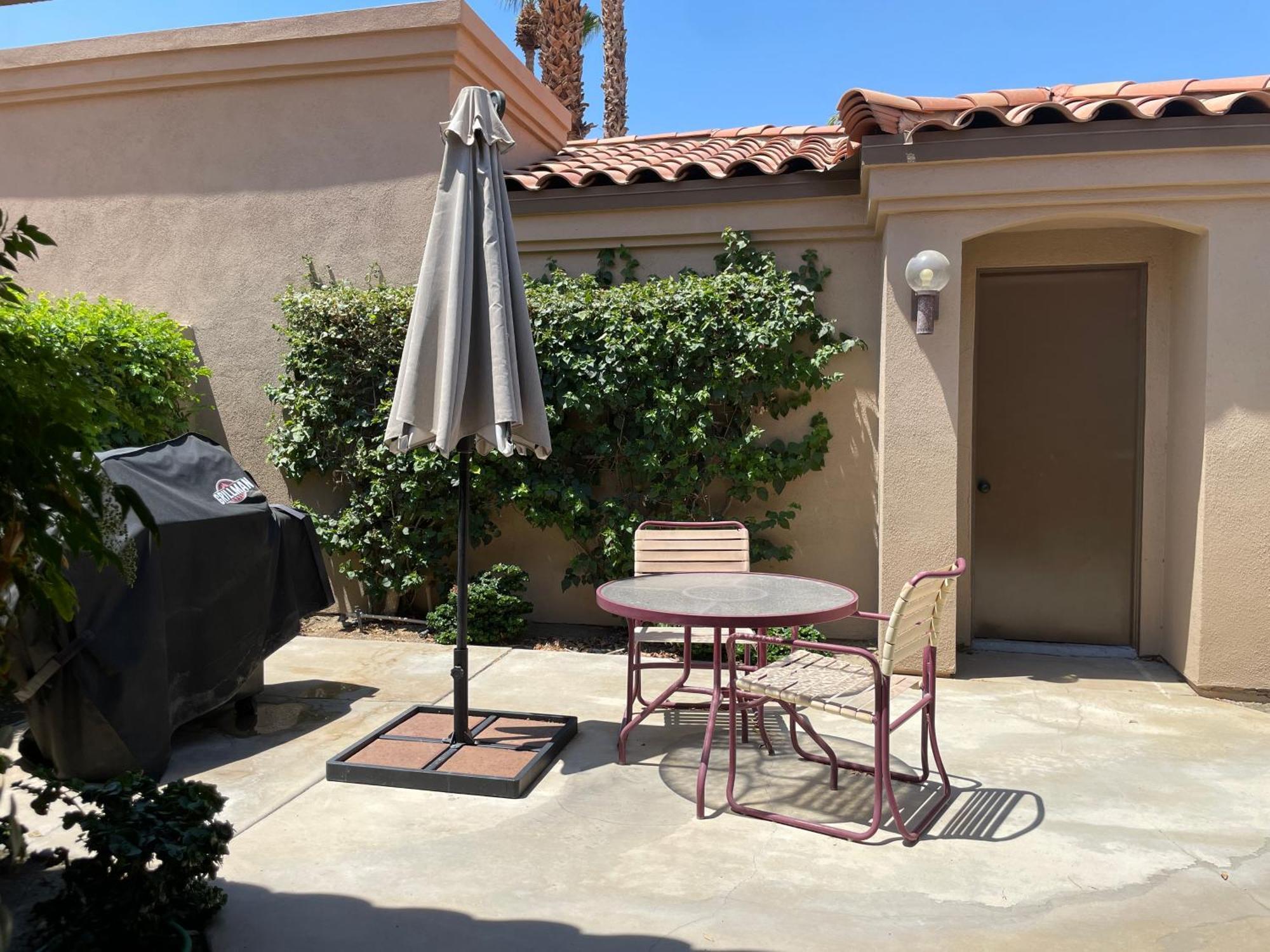 Holiday home Palm Valley Country Club, Pickleball, Tennis, Gym, Clubhouse, Swimming Pools, Lux, Spac 2 Bdrms Den 2 Ba Palm Desert