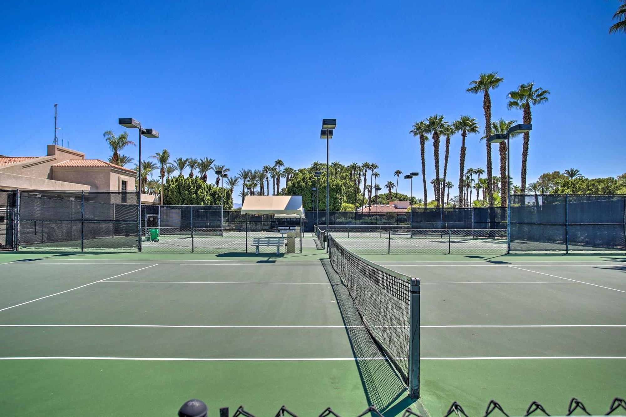 Townhome With Pool Access And Golf Course! *