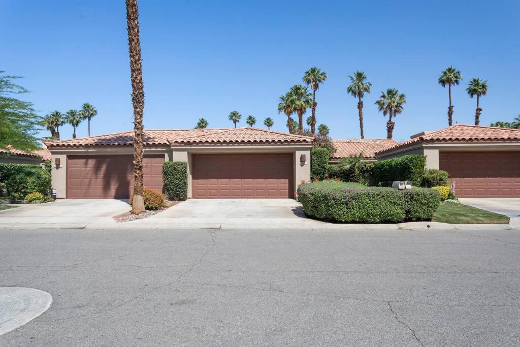 Sunny Escape On Golf Course Holiday home Palm Desert