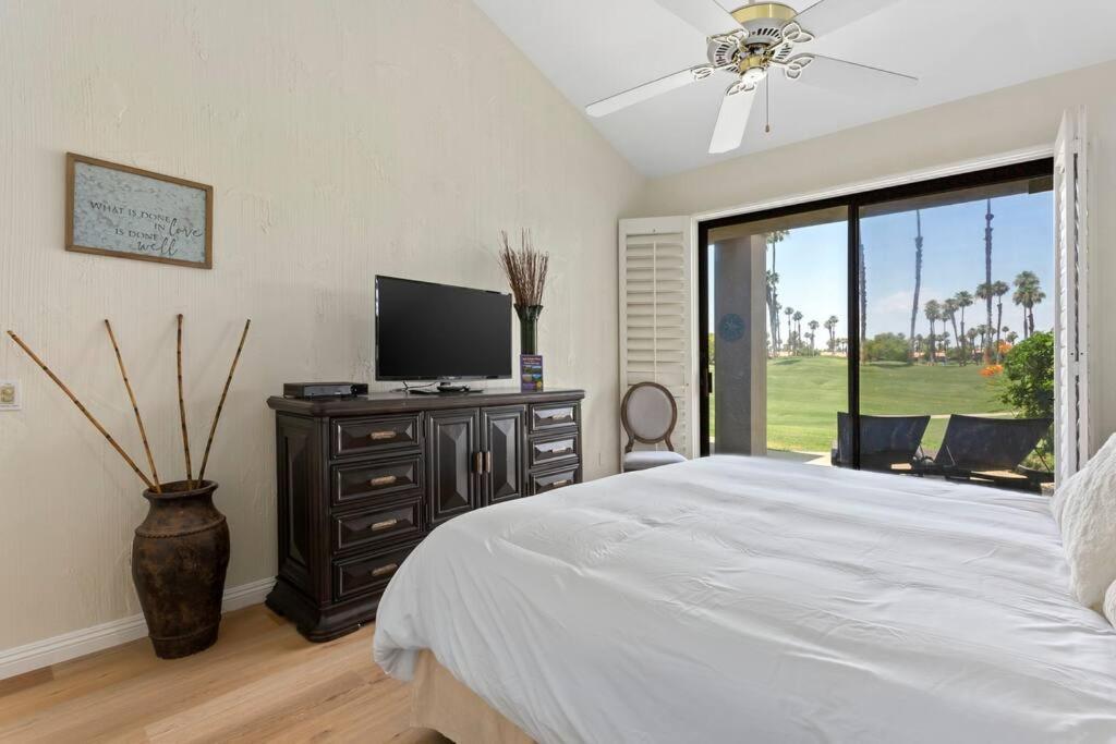 Sunny Escape On Golf Course Holiday home *