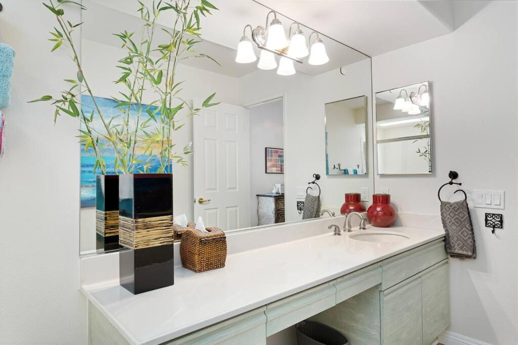 Sunny Escape On Golf Course Holiday home Palm Desert