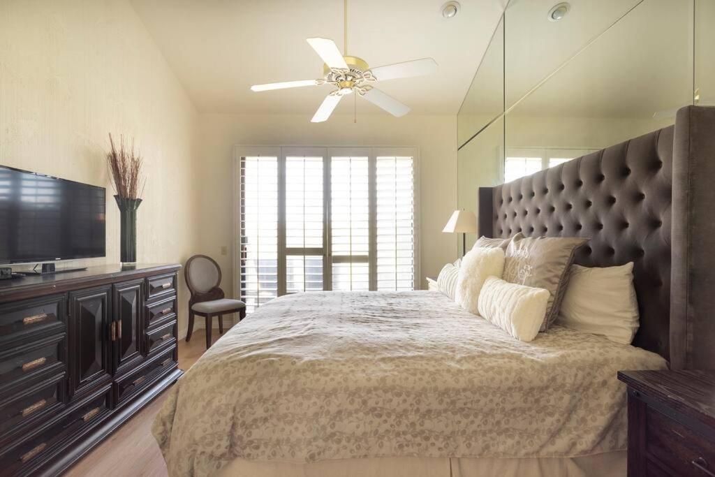 Sunny Escape On Golf Course Holiday home *
