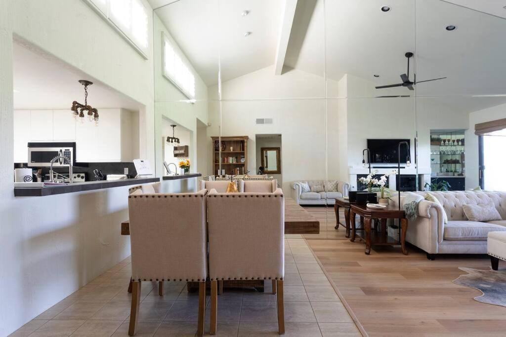 Sunny Escape On Golf Course Holiday home
