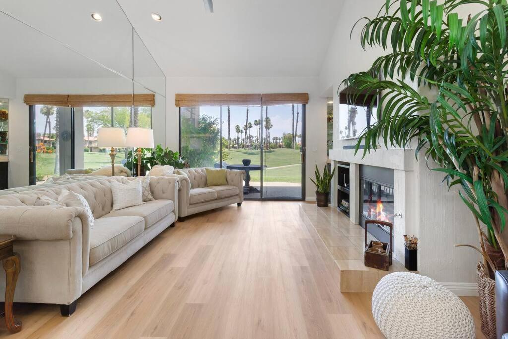 Sunny Escape On Golf Course Holiday home *