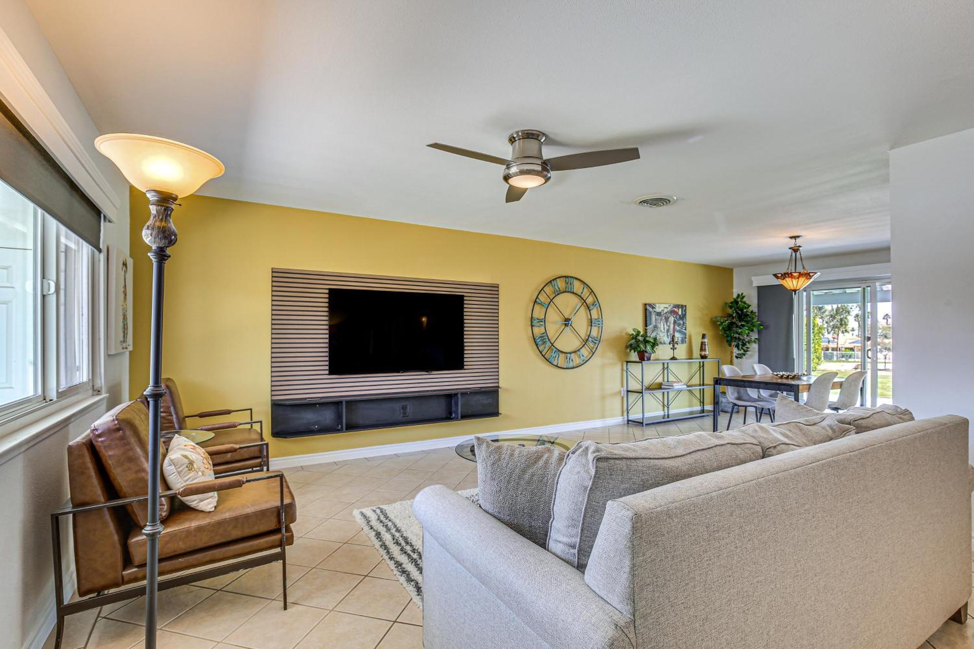 Pet-friendly Gem With Golf Course View