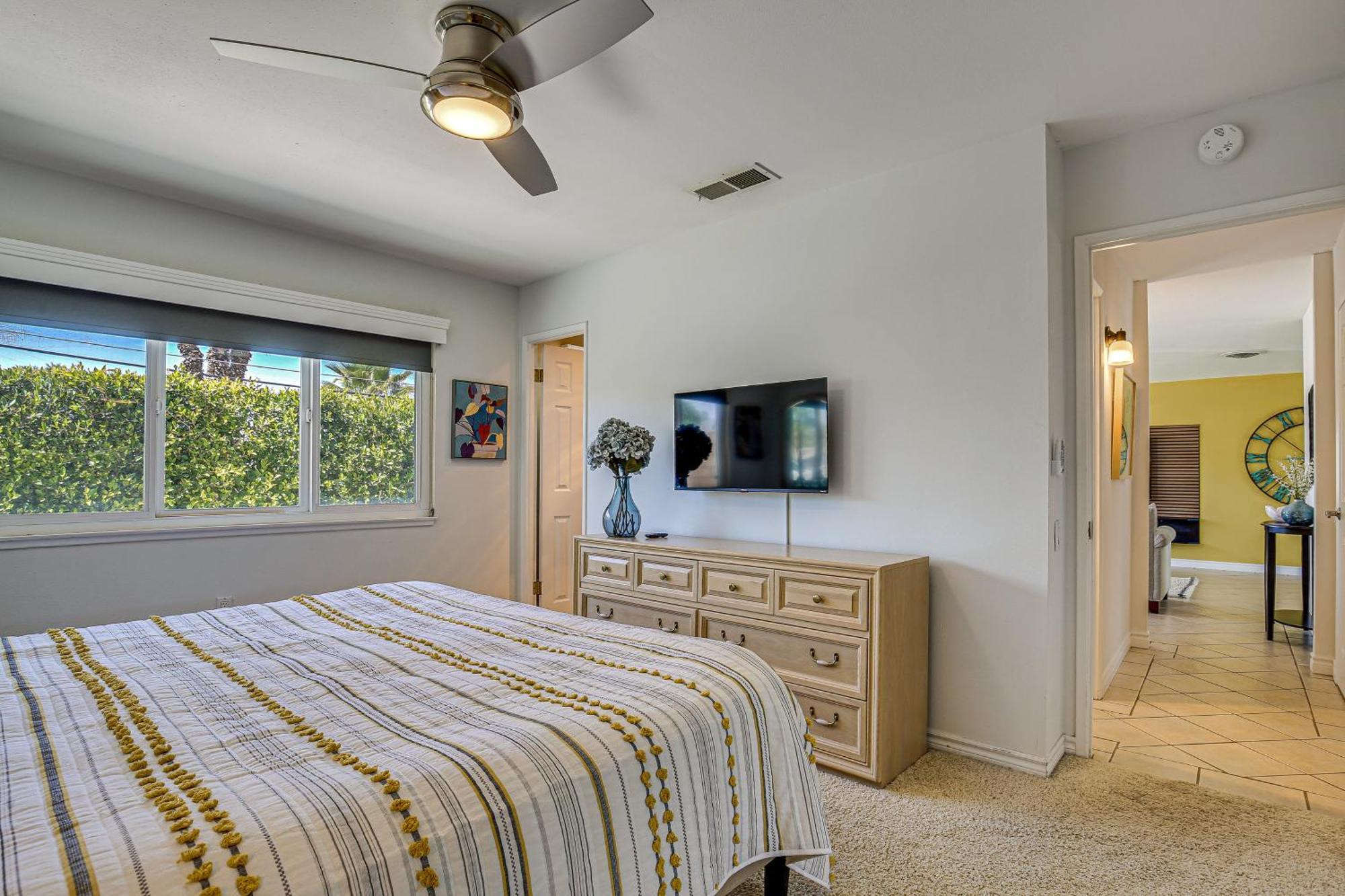 Holiday home Pet-friendly Gem With Golf Course View