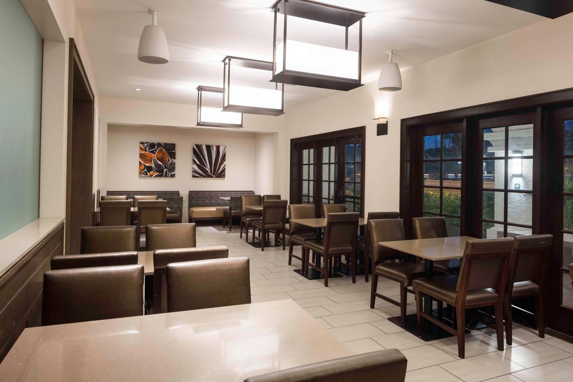 Embassy By Hilton Resort 3*