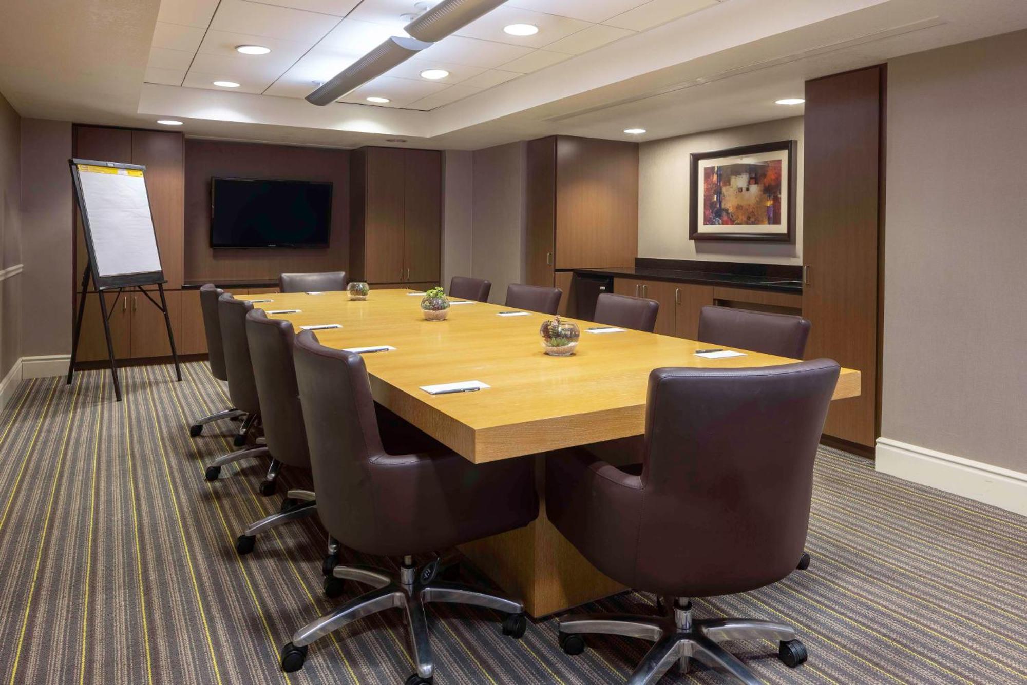 Embassy By Hilton 3*