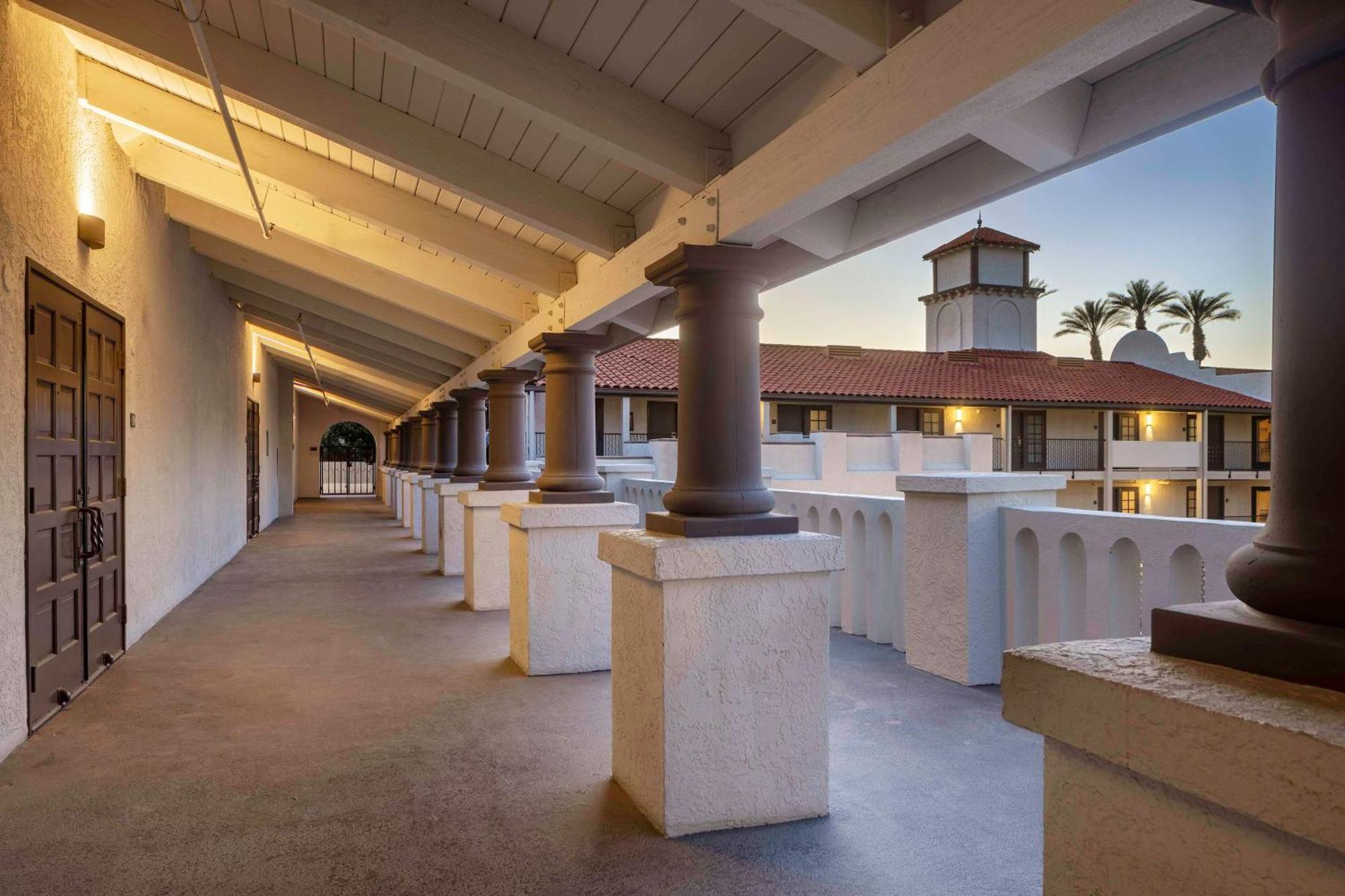 Embassy By Hilton 3* Palm Desert