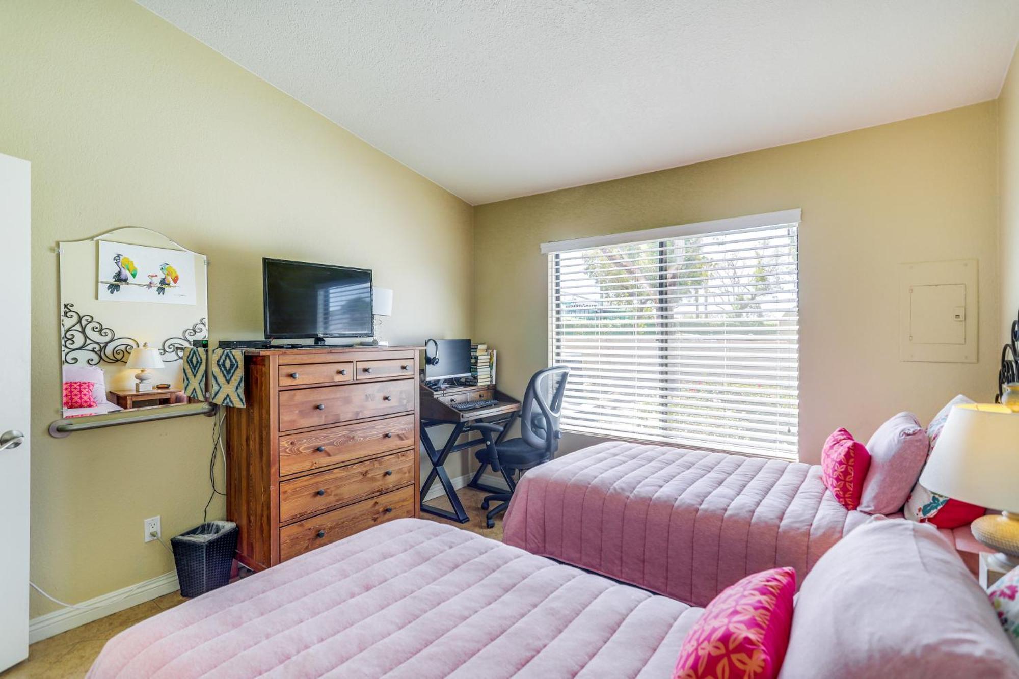 With Community Pool Near Golf! * Palm Desert