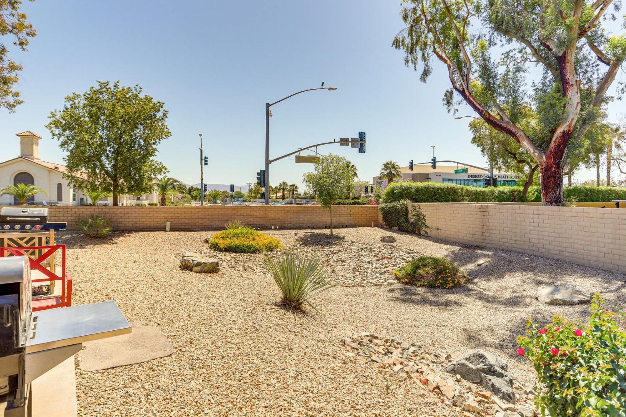With Community Pool Near Golf! Apartment