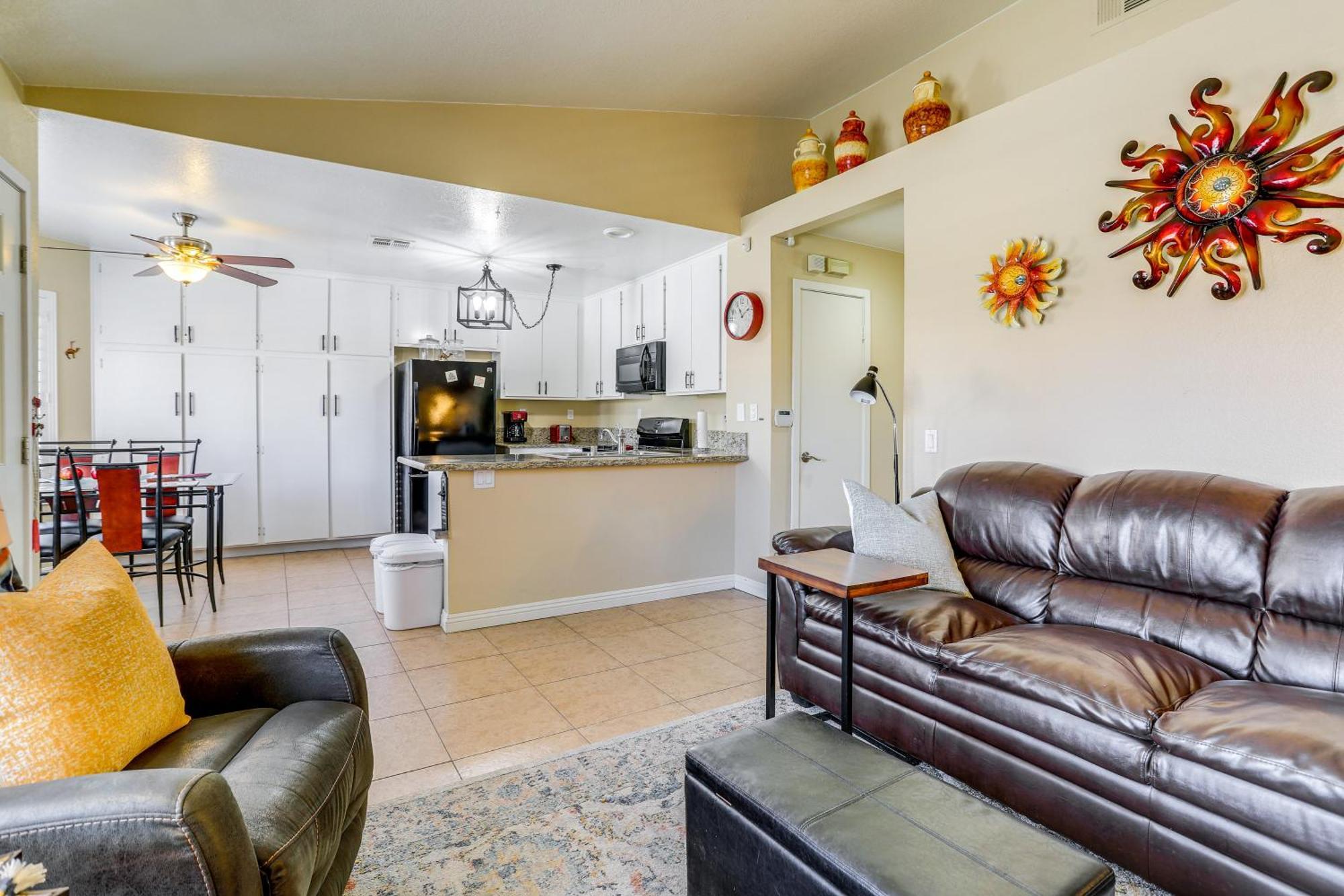 With Community Pool Near Golf! * Palm Desert