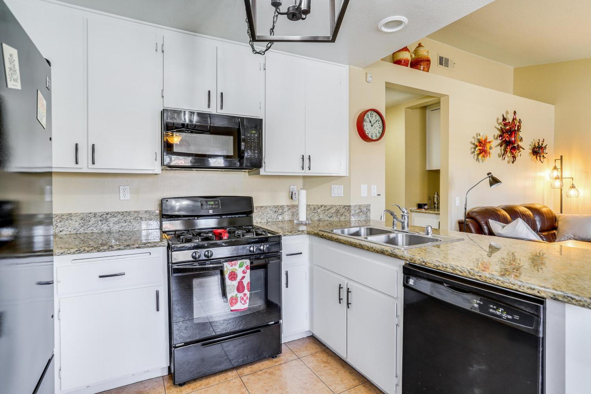 With Community Pool Near Golf! Apartment