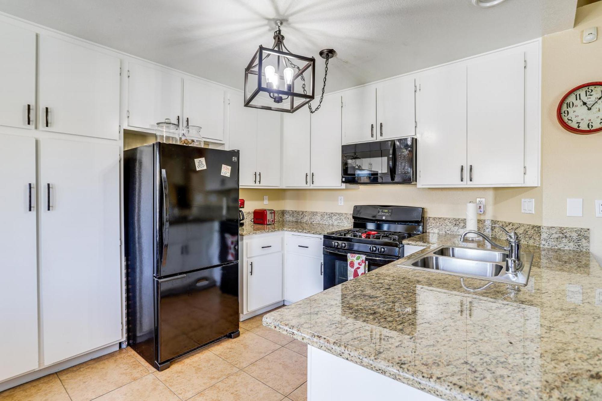 Apartment With Community Pool Near Golf!