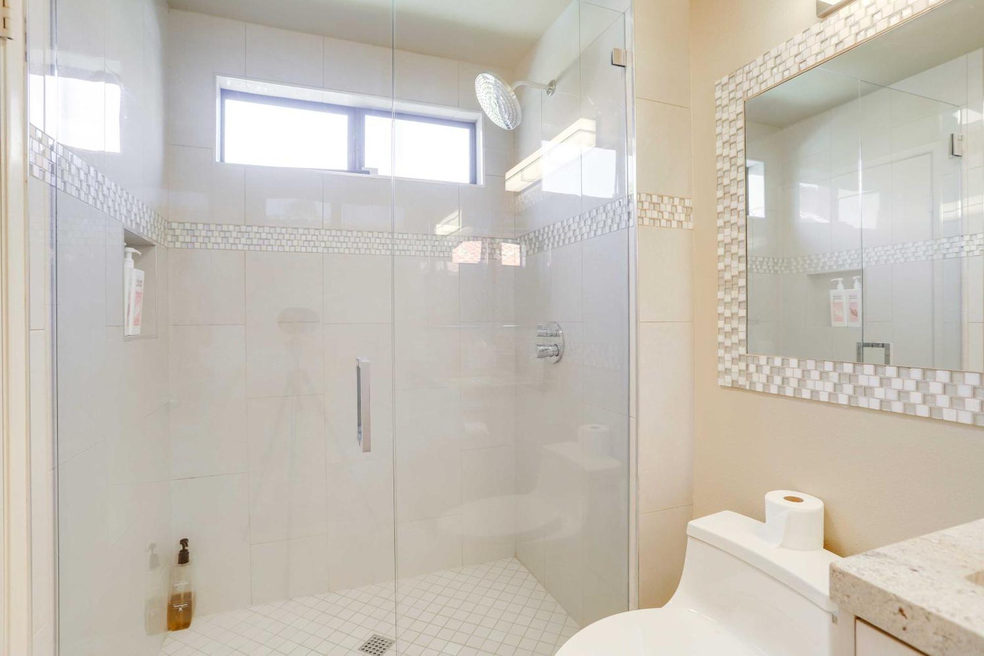 Sunny Escape With Amenities! Apartment Palm Desert