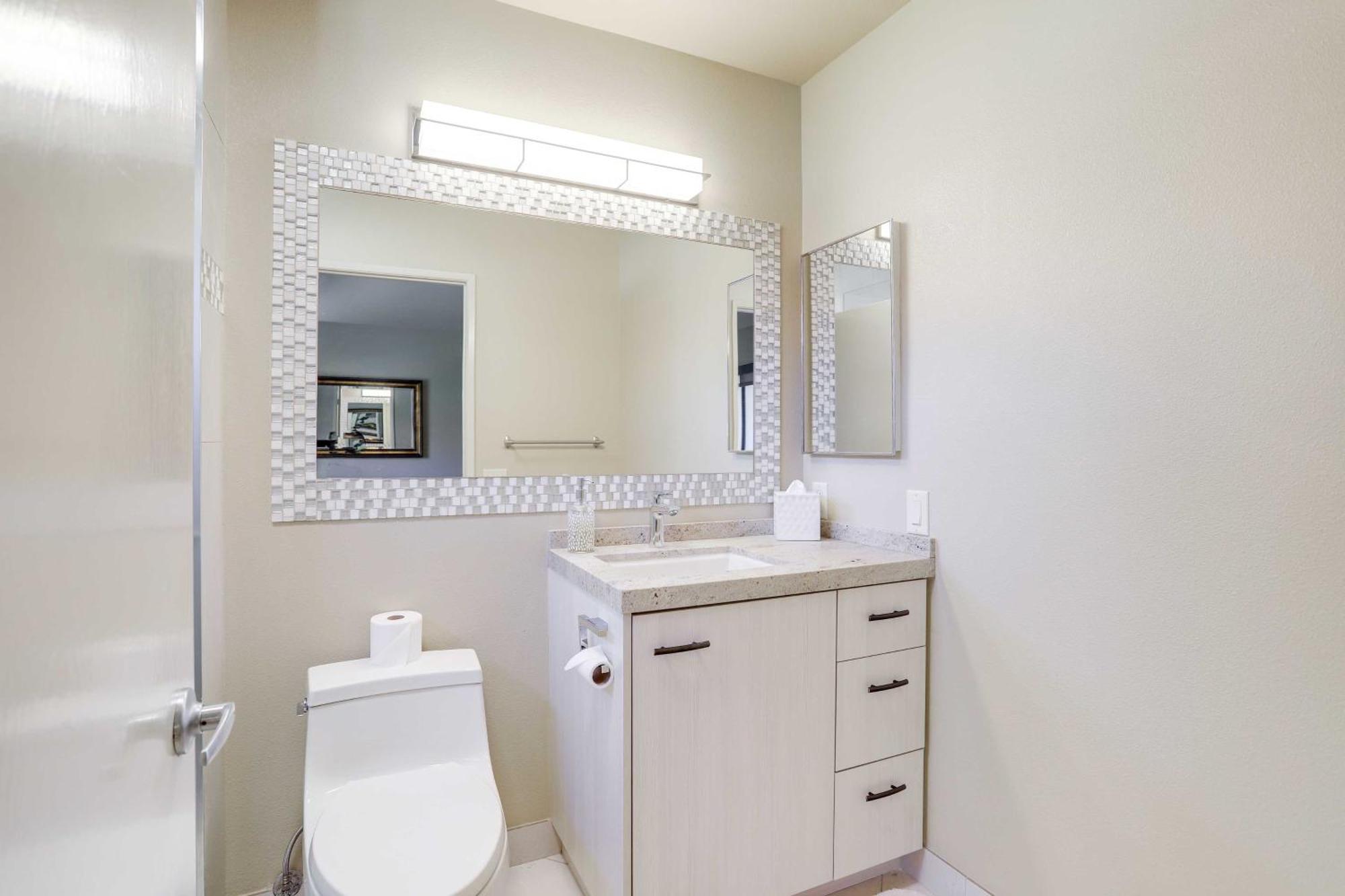 Sunny Escape With Amenities! Palm Desert