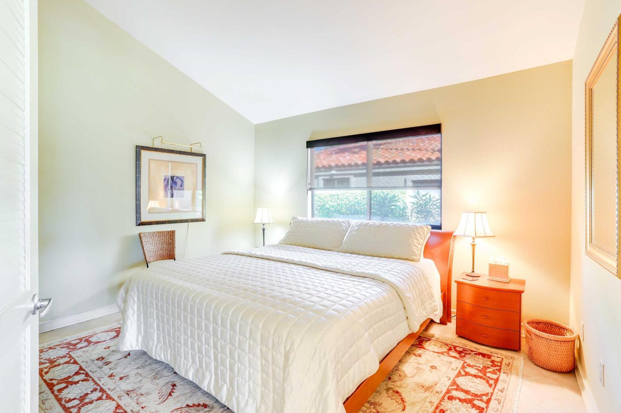 Sunny Escape With Amenities! Apartment Palm Desert