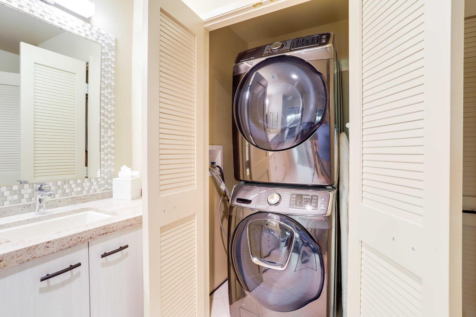 Sunny Escape With Amenities! Apartment