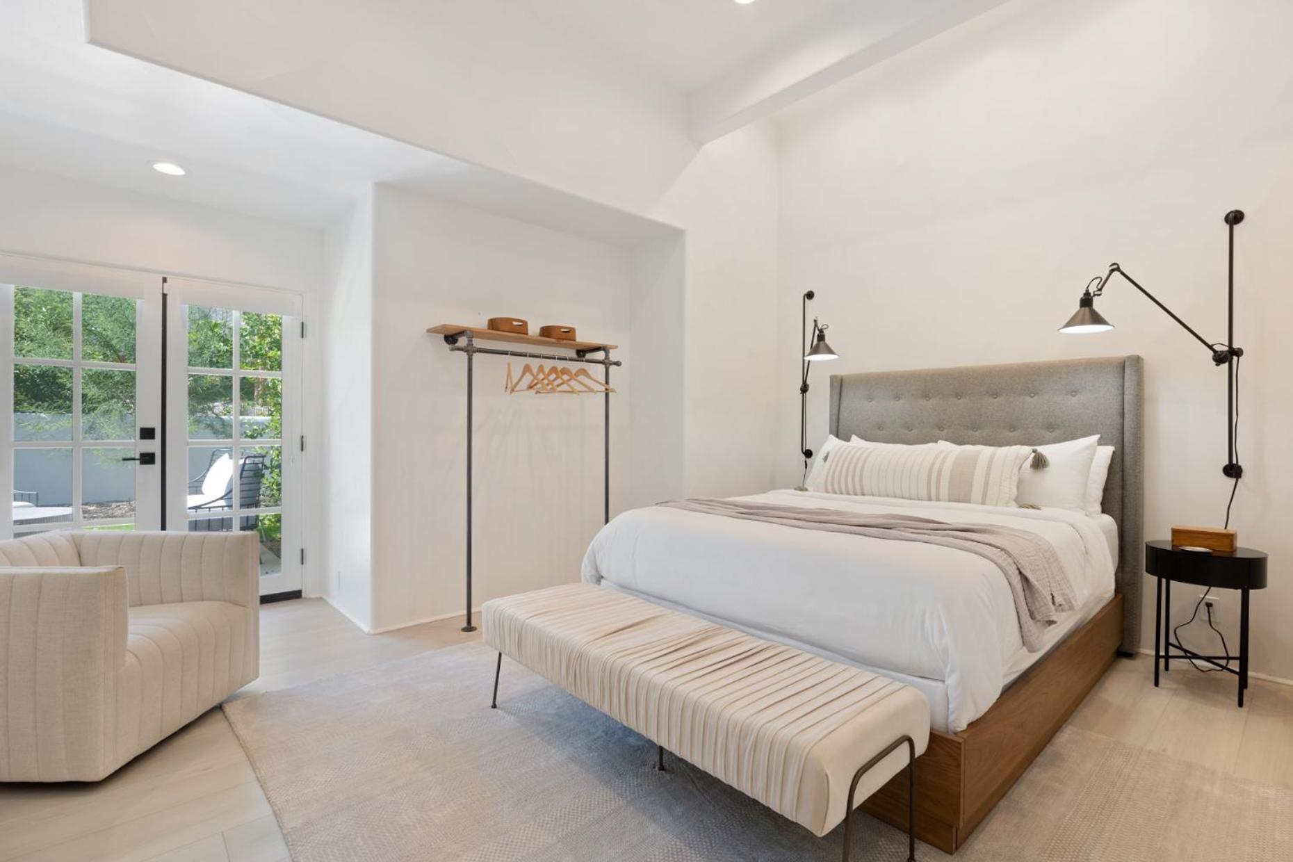 Holiday home Jaguar Estate - Private Lush Estate With 2 Incredible Pools And Spas, Pickleball And Style Yard Palm Desert