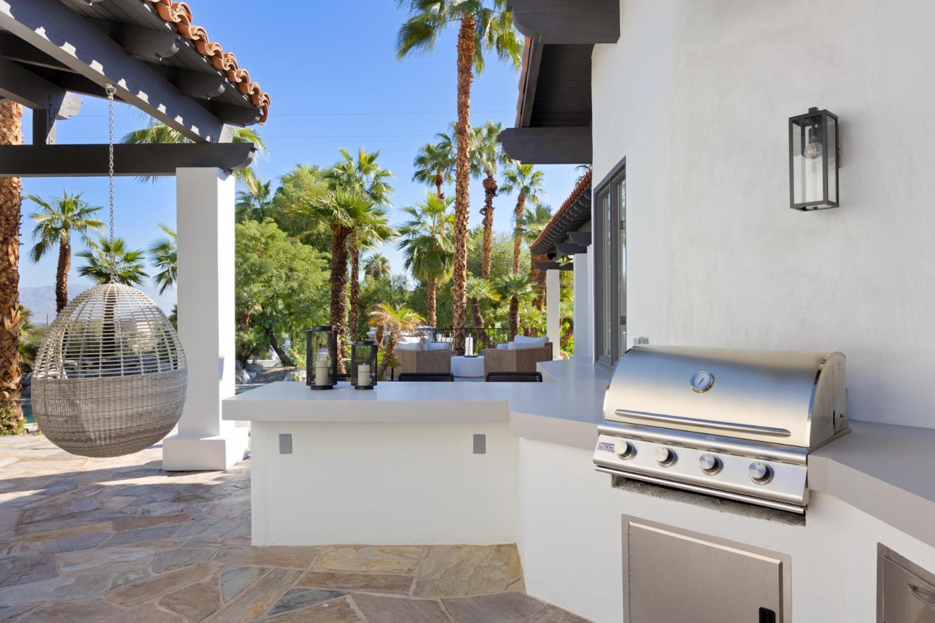 Jaguar Estate - Private Lush Estate With 2 Incredible Pools And Spas, Pickleball And Style Yard * Palm Desert