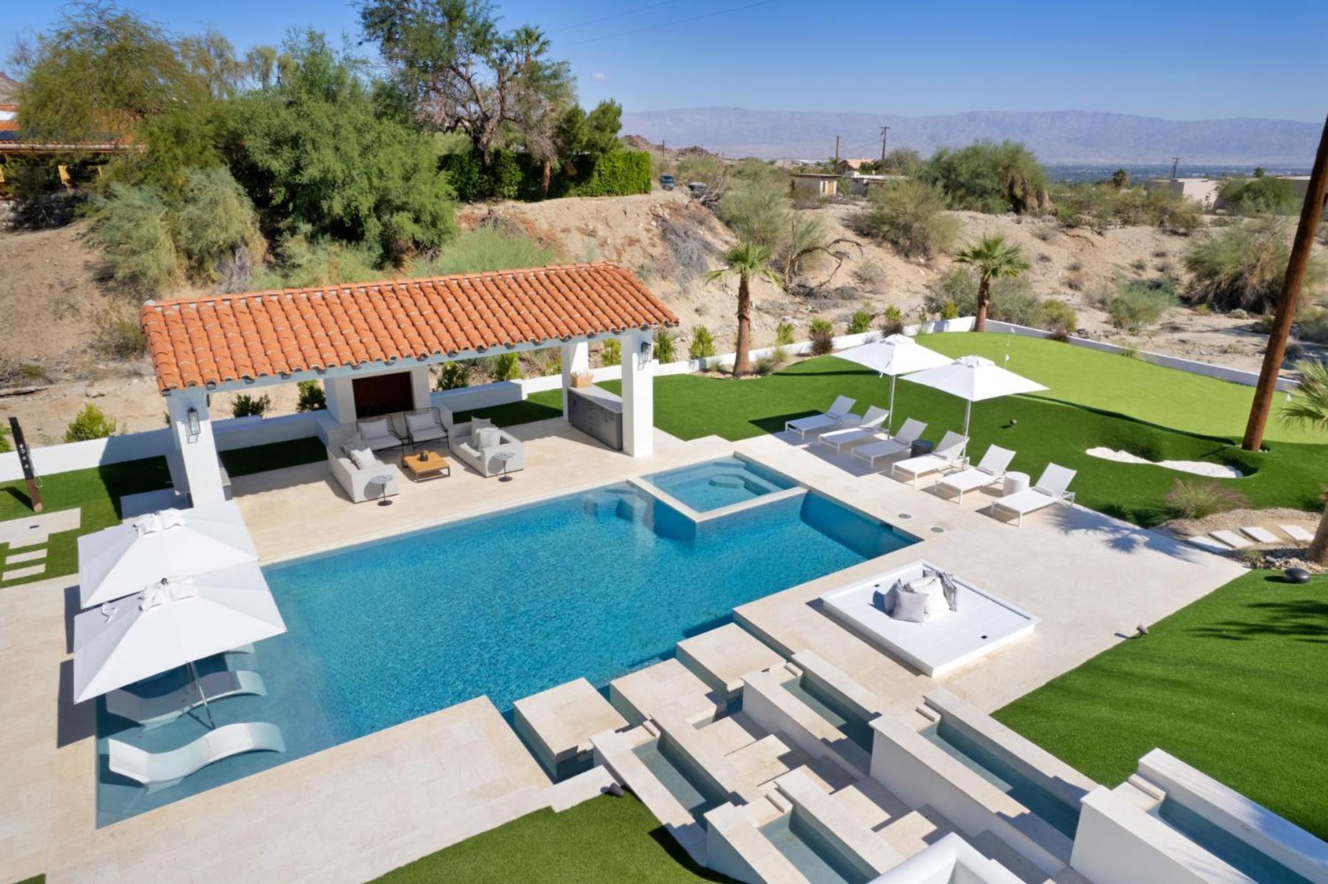 Jaguar Estate - Private Lush Estate With 2 Incredible Pools And Spas, Pickleball And Style Yard Holiday home *