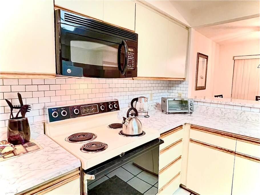 Desert Falls Getaway, Pets Ok, Heated Pool And Spa,golf Apartment *