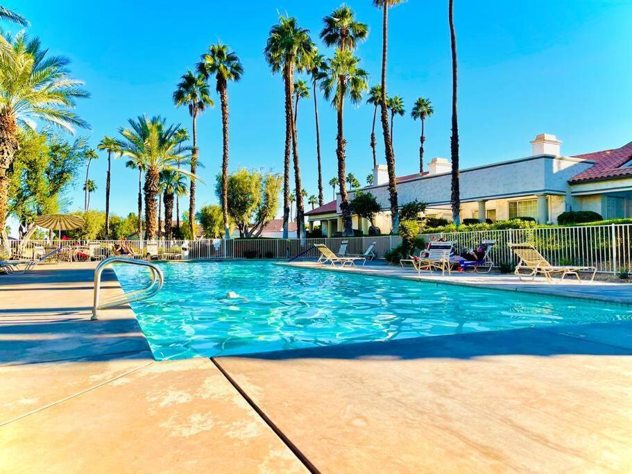 Desert Falls Getaway, Pets Ok, Heated Pool And Spa,golf Apartment *