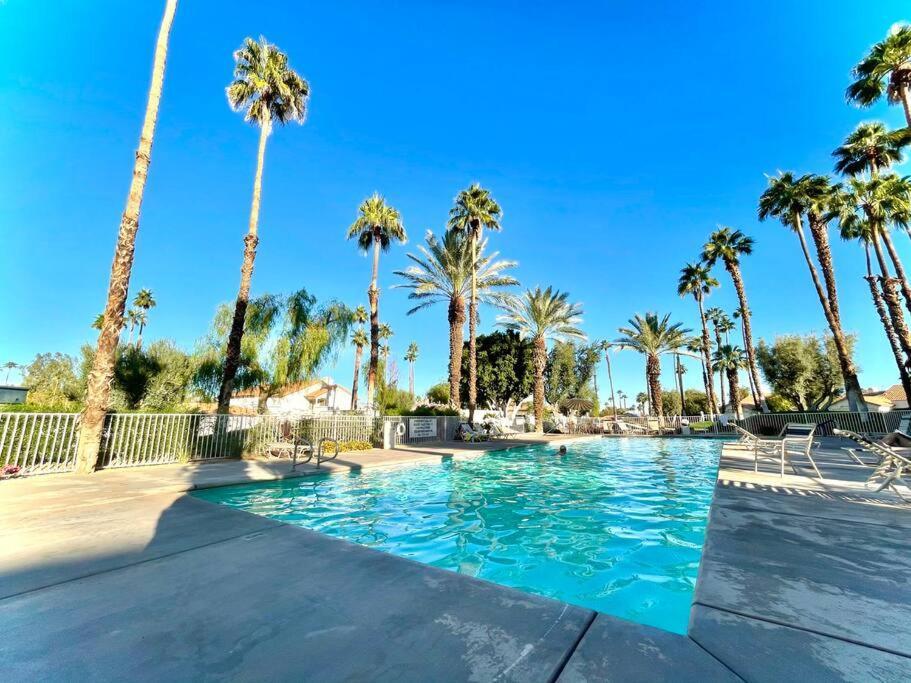 Desert Falls Getaway, Pets Ok, Heated Pool And Spa,golf * Palm Desert
