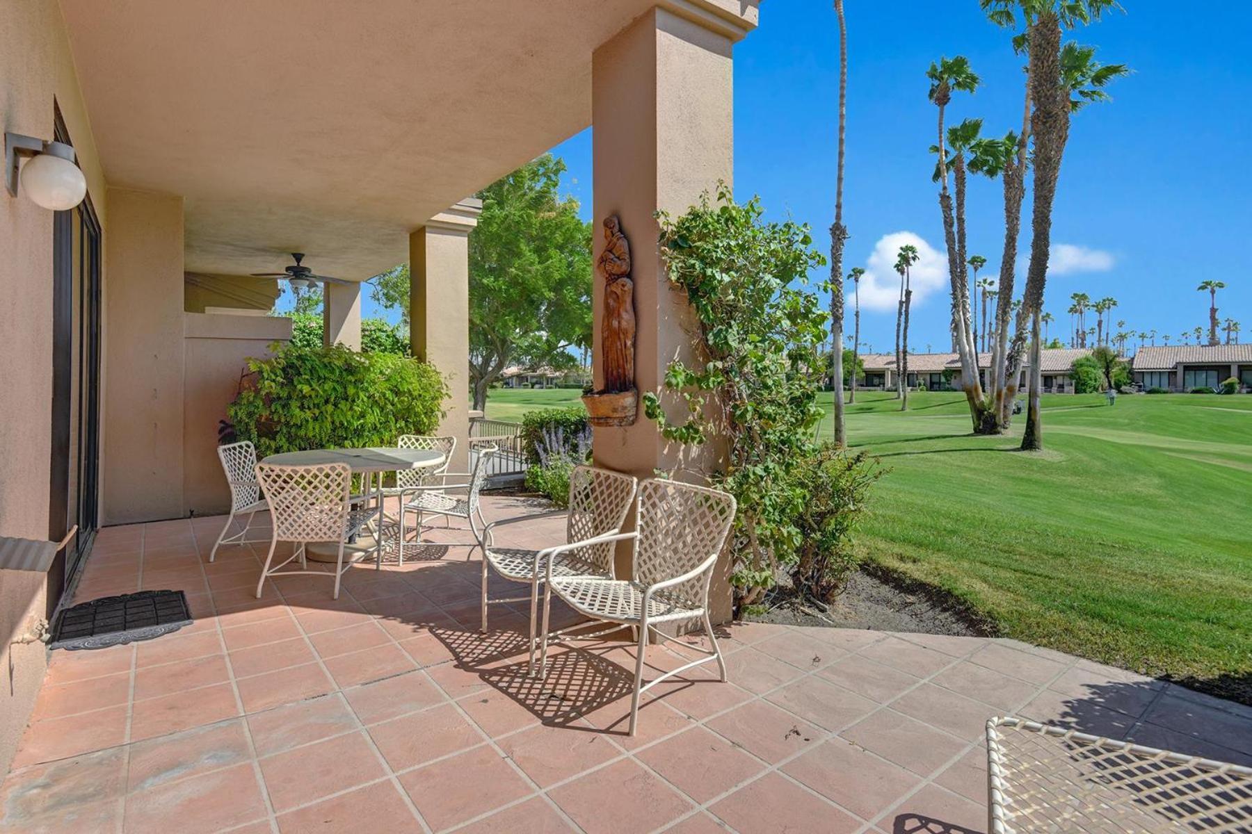 Vy559 - Violet Circle * Palm Desert